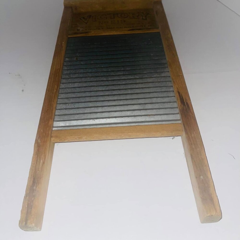 NATIONAL WASHBOARD VICTORY #919-- VINTAGE-- antique Washboard 18X8.5